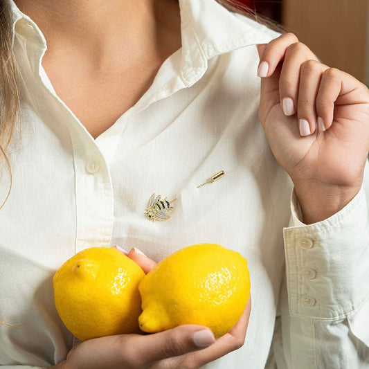 Broche Dorado con Zirconia