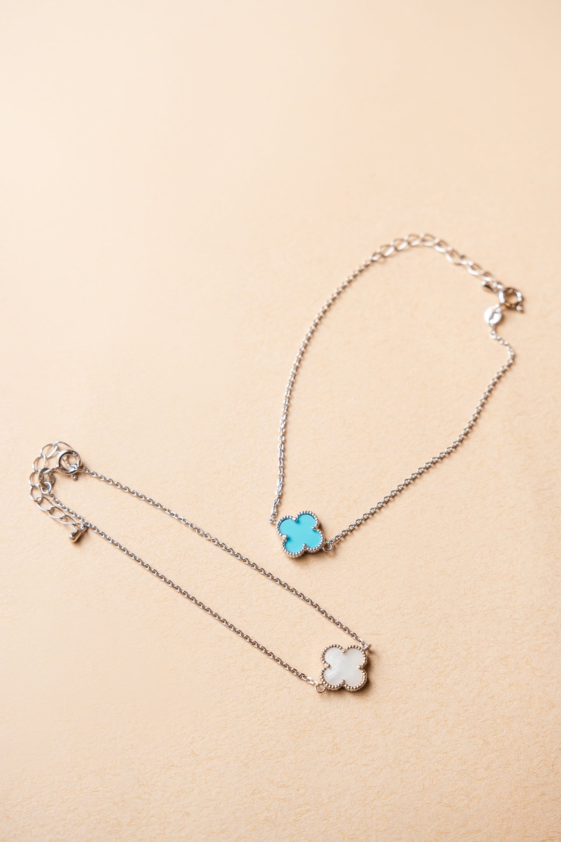 Pulsera con trebol.